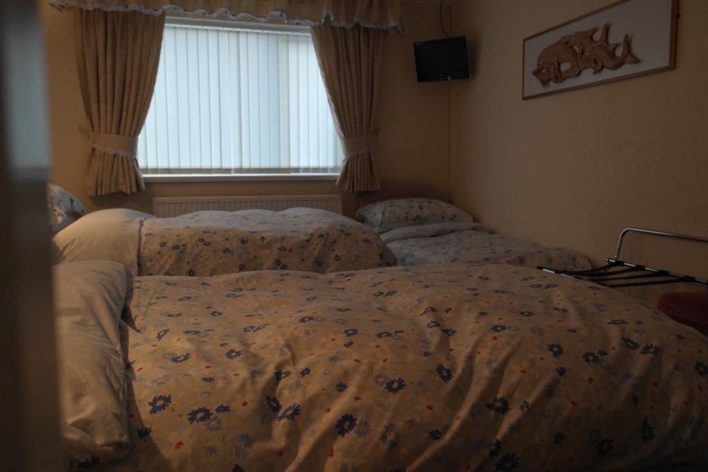 Monravon Guest House 霍利黑德 客房 照片