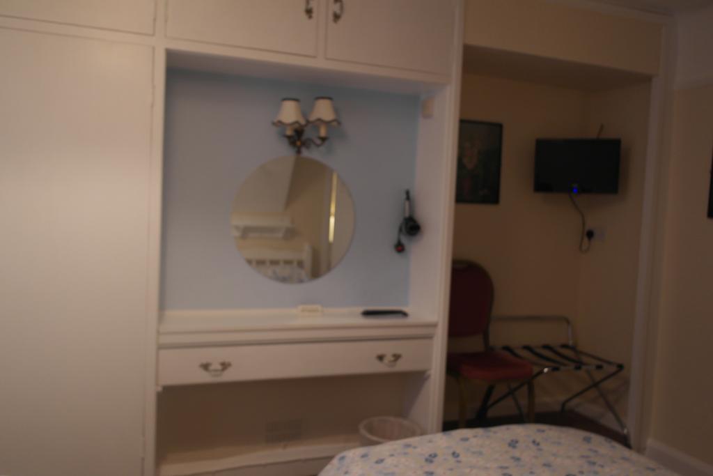 Monravon Guest House 霍利黑德 客房 照片