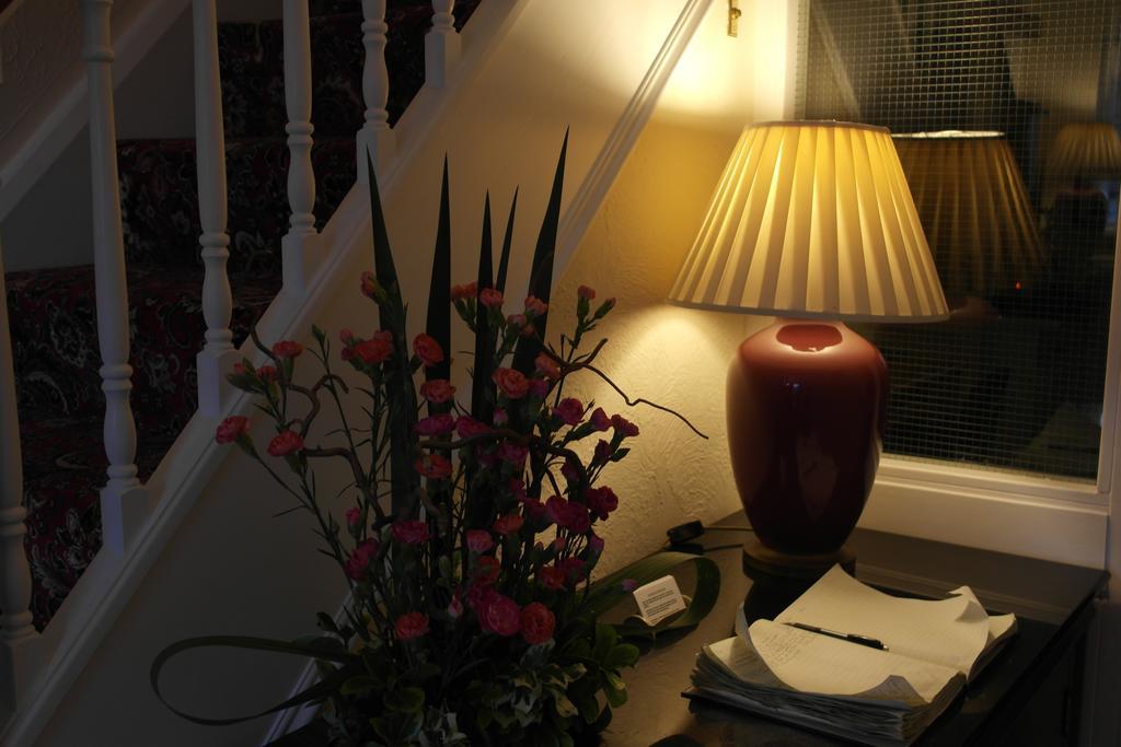 Monravon Guest House 霍利黑德 外观 照片