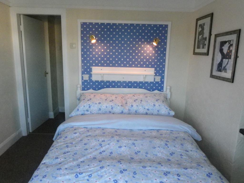 Monravon Guest House 霍利黑德 外观 照片